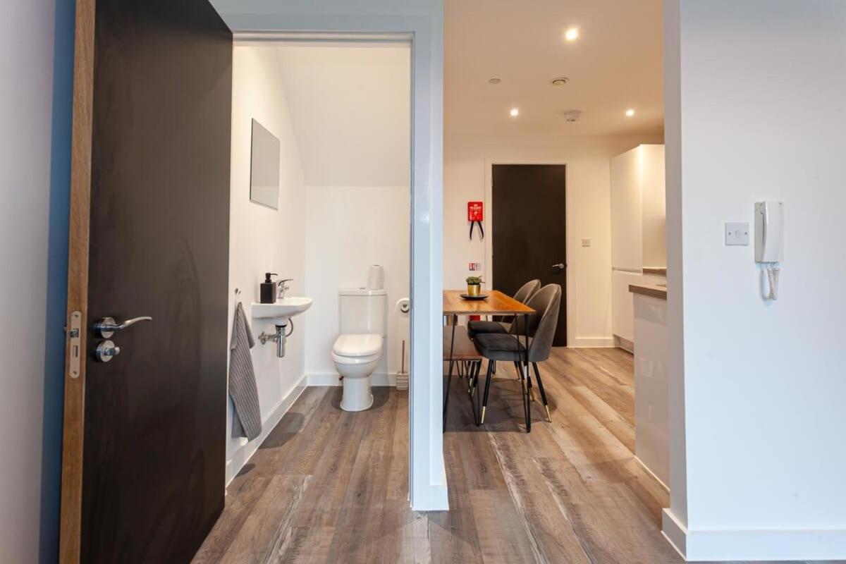Superb 2 Bed Flat 5Min To Old Trafford Stadium 曼彻斯特 外观 照片