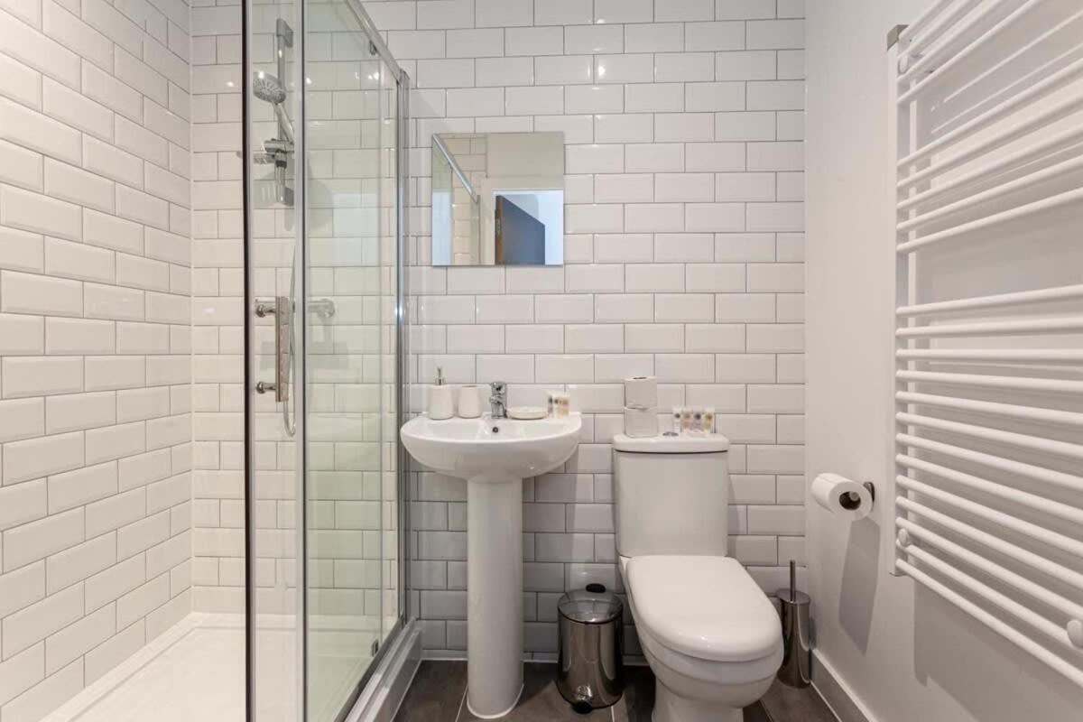 Superb 2 Bed Flat 5Min To Old Trafford Stadium 曼彻斯特 外观 照片
