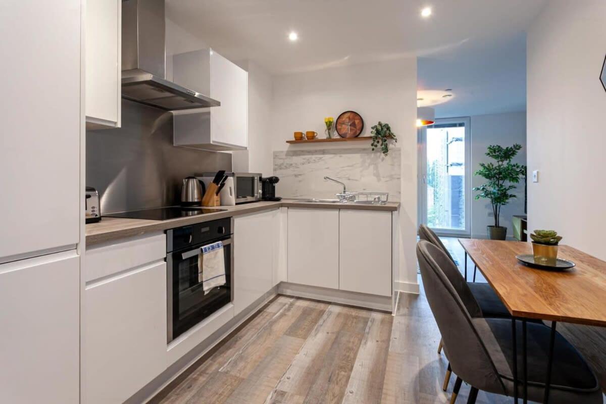 Superb 2 Bed Flat 5Min To Old Trafford Stadium 曼彻斯特 外观 照片